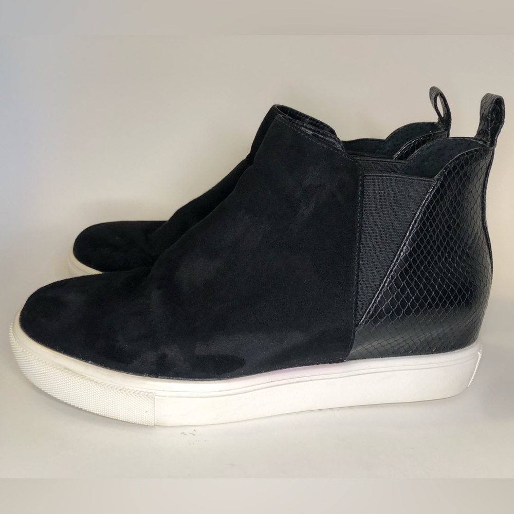 Steve Madden Embossed Leather & Suede Chelsea Black Sneakers Size 7.5 M.